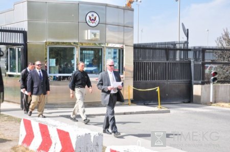 Митингующие у посольства США требуют наказать создателей фильма Митингующие у посольства США требуют наказать создателей фильма