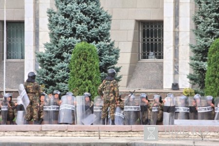 Акция протеста переросла в массовые беспорядки