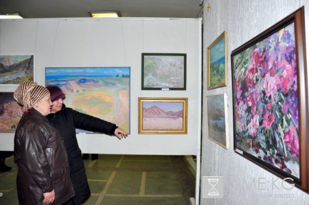 В Бишкеке проходит Республиканская выставка работ художников Кыргызстана В Бишкеке проходит Республиканская выставка работ художников Кыргызстана